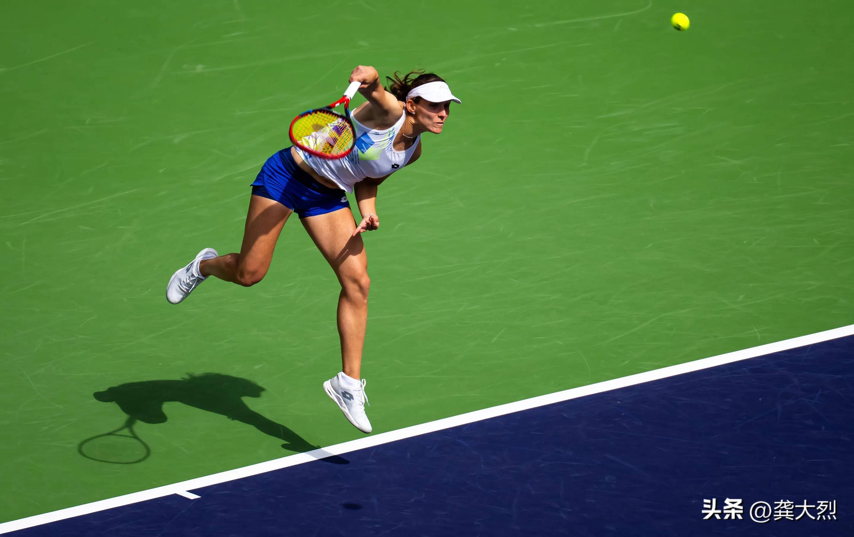 乐鱼体育-科维托娃重返赛场，表现优异首场状态出色，塞尔维亚队观众沸腾！赛场气氛高涨-乐鱼体育